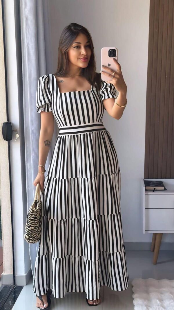WhatsApp Image 2025-10-07 at 21.41.19 (2) Vestido longo listrado feminino em tons preto e branco