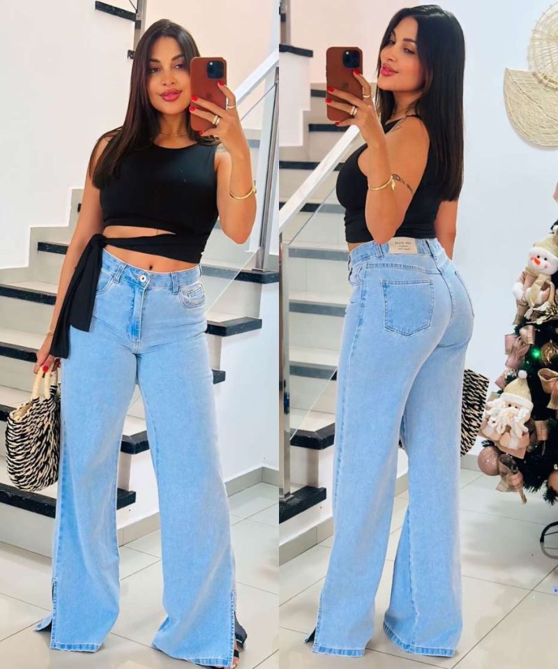 Calça Jeans Pantalona com Fenda na Barra