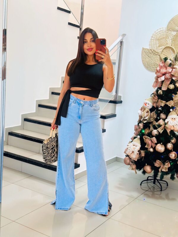 Calça Jeans Pantalona com Fenda na Barra