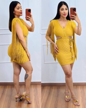 vestido curto dourado Vestido Curto Tricot com Franjas e Recorte