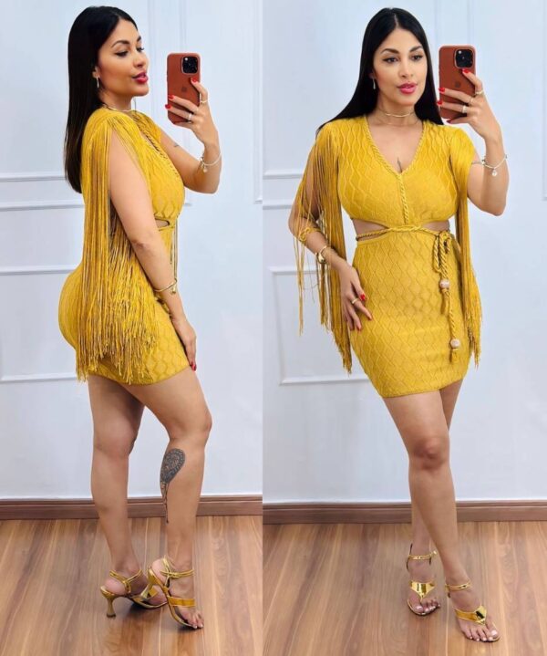 Vestido Curto Tricot com Franjas e Recorte