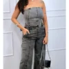 macacao-jeans Macacão jeans wide leg feminino com recortes frontais estruturados