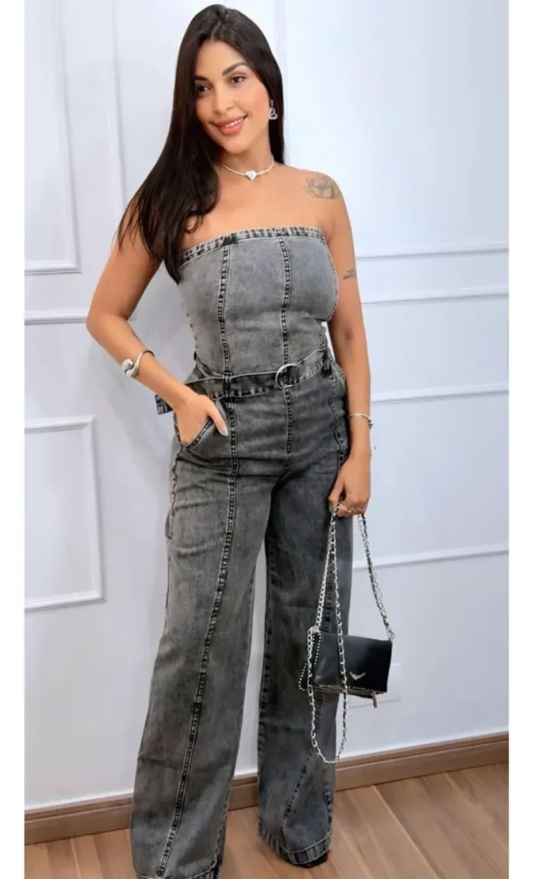 macacao-jeans Macacão jeans wide leg feminino com recortes frontais estruturados