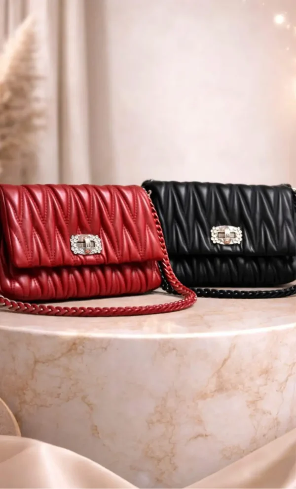 bolsa-- bolsa feminina matelassê vermelha e preta com corrente metálica