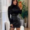 saia-couro- saia couro preta curta feminina com detalhes em rebites