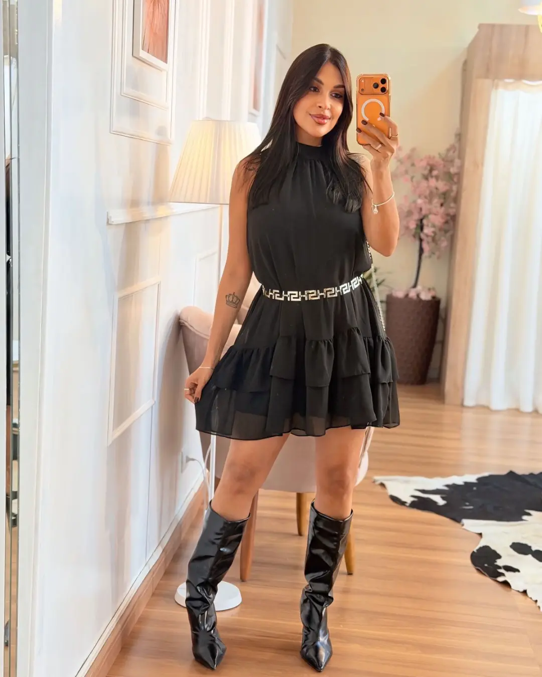 Vestido Curto Preto em Voal com Babados Elegante e Leve