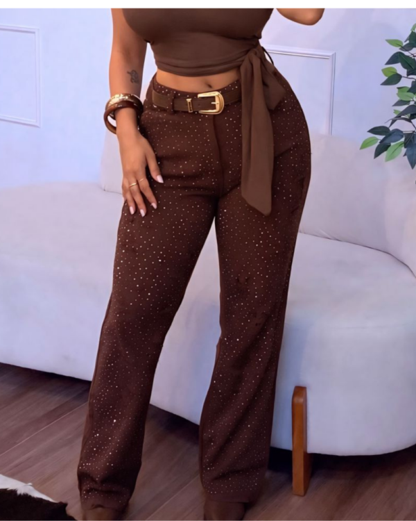 calça flare marrom com brilho elegante feminina