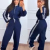 conjunto esportivo feminino azul com listra lateral