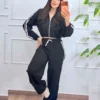 conjunto esportivo feminino azul com listra lateral