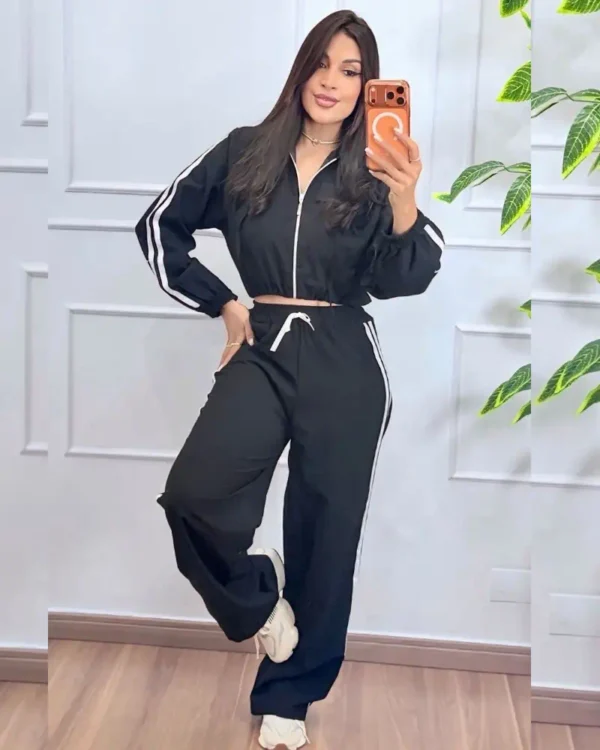conjunto esportivo feminino azul com listra lateral