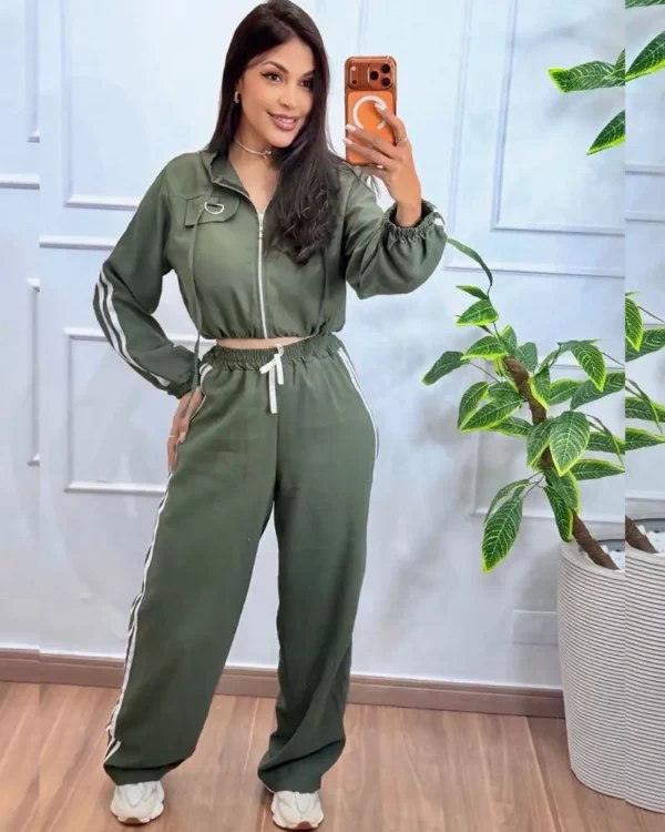 conjunto esportivo feminino azul com listra lateral