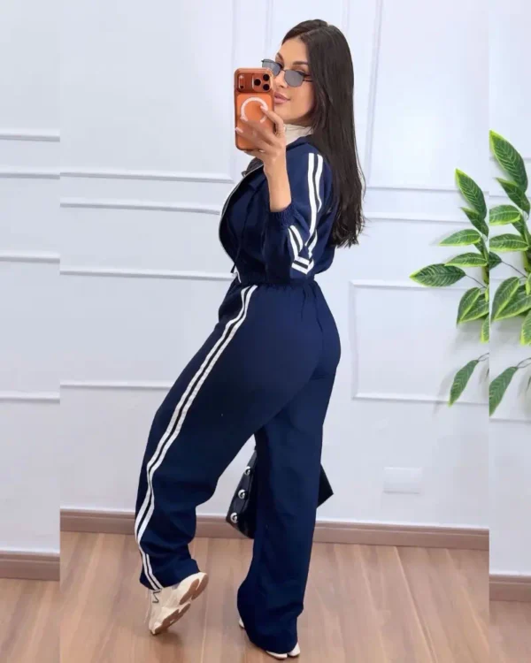 conjunto esportivo feminino azul com listra lateral