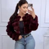 Jaqueta Peluciada Luxo feminina bordô com textura peluciada
