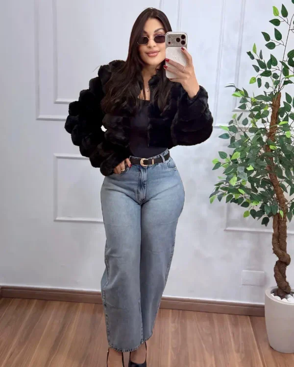 Jaqueta Peluciada Luxo feminina bordô com textura peluciada